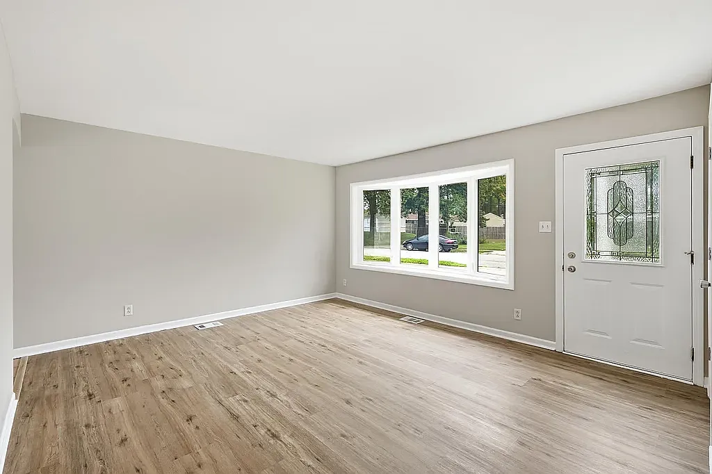 3 bed, 962 sqft, $2,280 — Photo 4