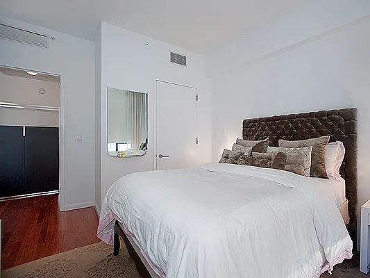 Sold by Sotheby's International Realty | media 6