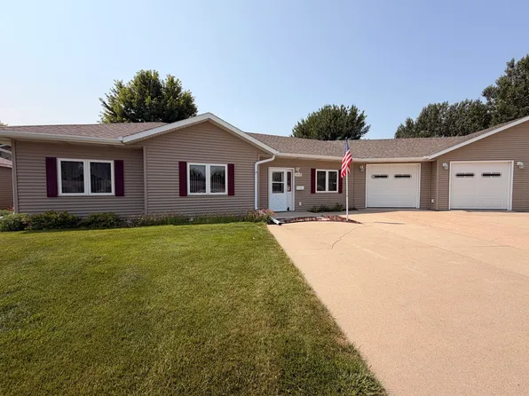 1010 Topaz Ct, Aberdeen, SD 57401