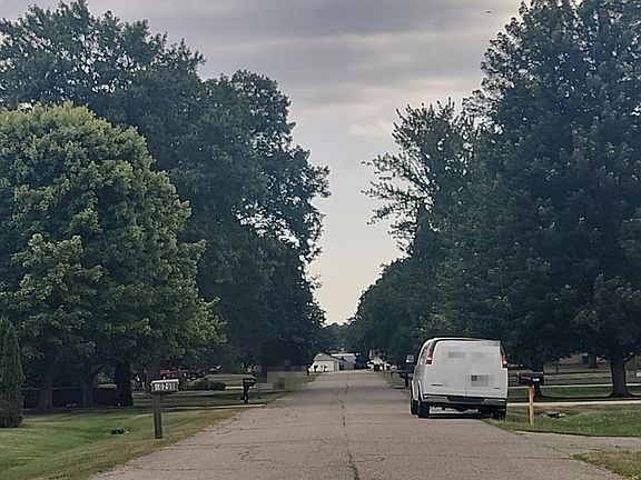 4th image of 50290 Mile End Dr