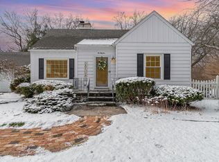 1051 Rosemary Ln, Essexville, MI