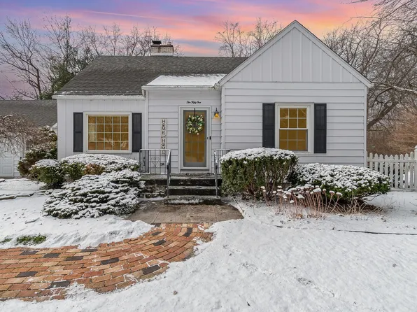 1051 Rosemary Ln, Essexville, MI 48732