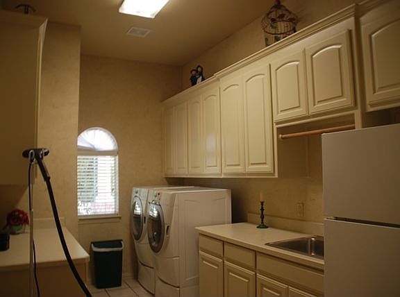 3rd image of 1006 Amanda Dr