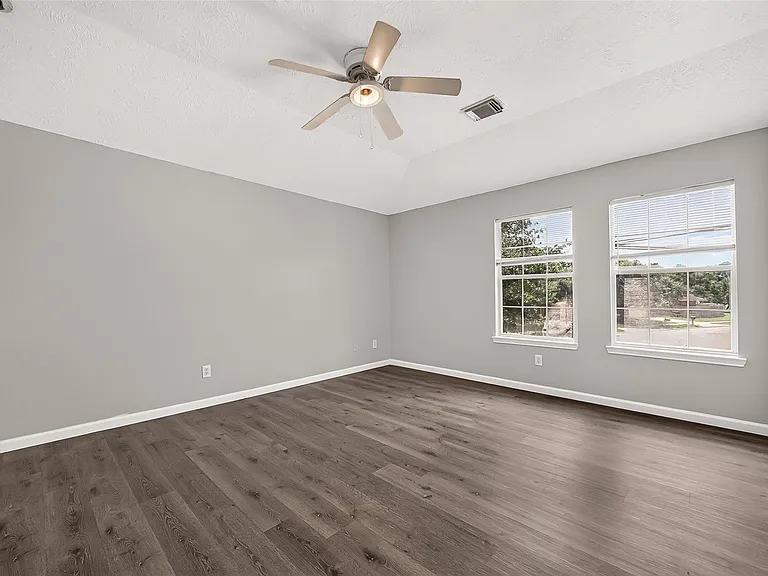 19451 Nasworthy Dr — Photo 27