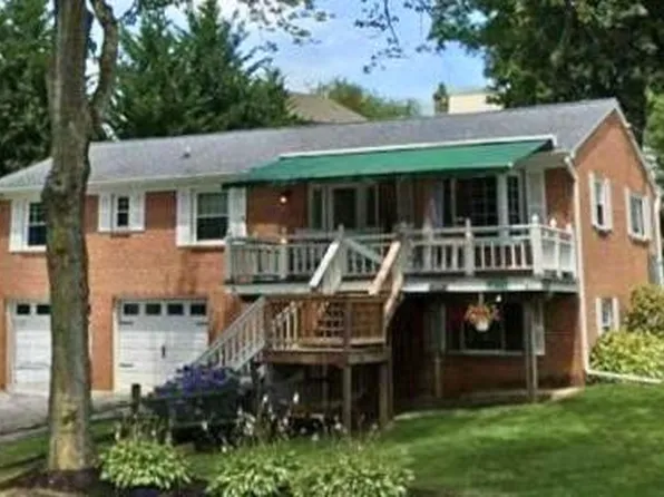 496 Lakeside Dr, New Freedom, PA 17349