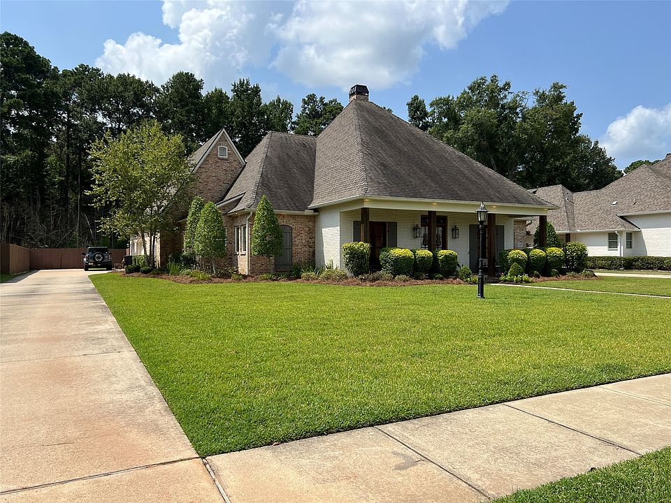 1st image of 435 Oakwood Trace Ct