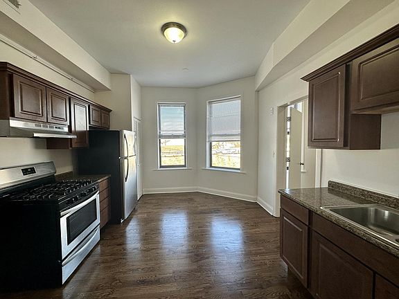 2nd image of 1803 W 47th St Unit 3R
