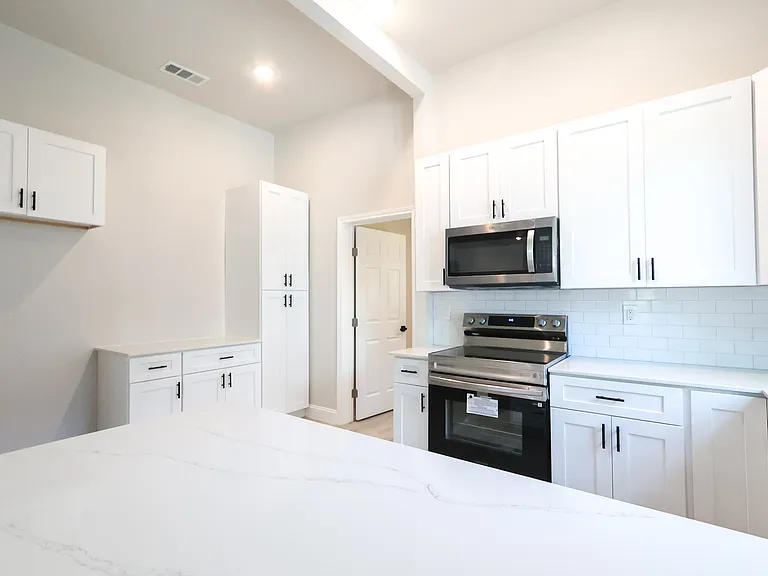2303 Walworth St — Photo 25