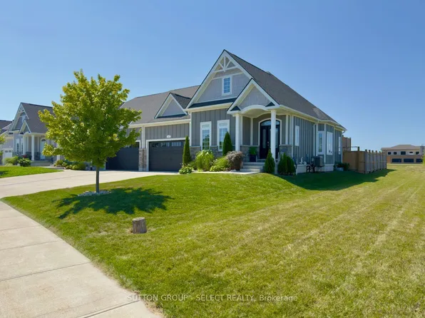 4 Brooklawn Dr, Lambton Shores, ON N0M 1T0