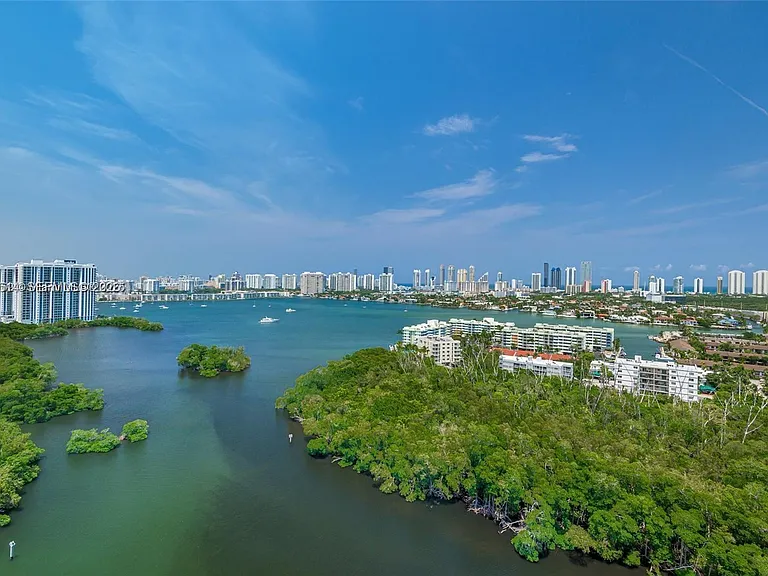 16385 Biscayne Blvd #2118 — Photo 1