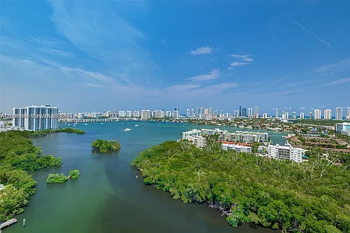 16385 Biscayne Blvd Photo 1