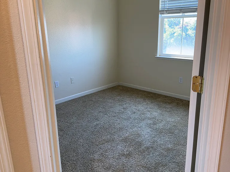 1084 Cottage Ln — Photo 25
