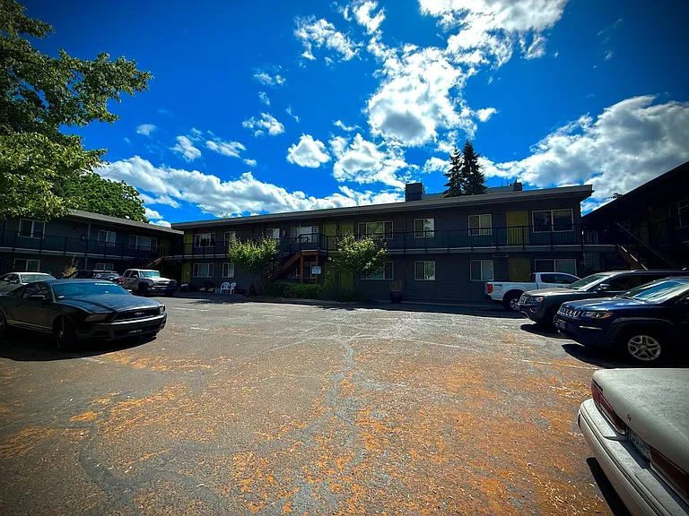 Cathedral Park Apartments — Photo 7