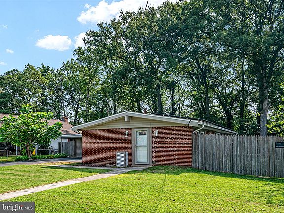 3rd image of 1213 Crawford Dr