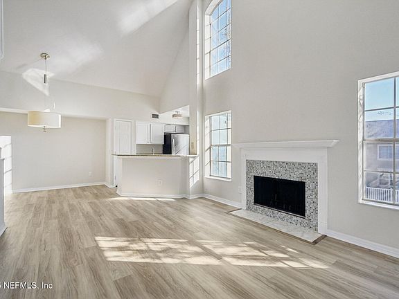 5th image of 13700 RICHMOND PARK Drive N #1207
