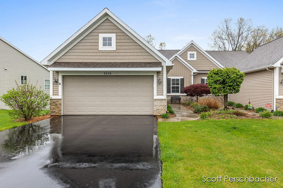 2476 Highridge Hills Ln SE photo 1