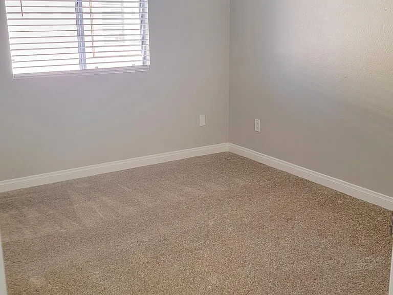 715 B St #14 — Photo 13