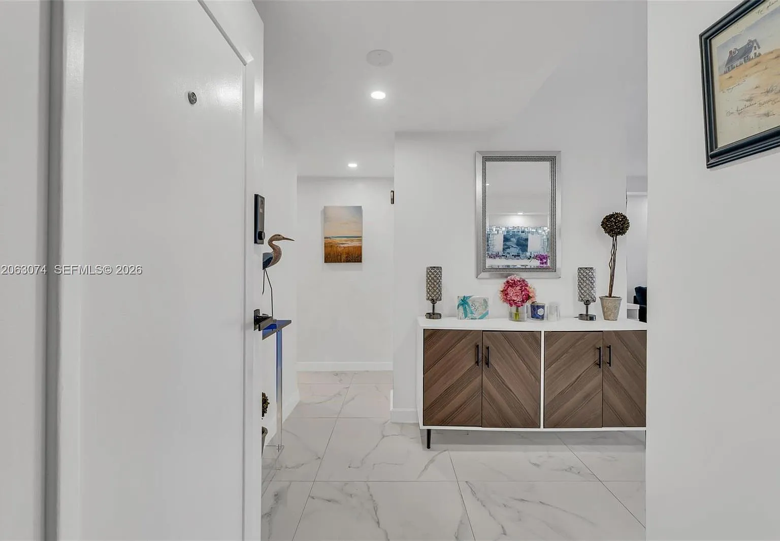 Del Prado Condo — Photo 2