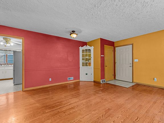 5th image of 3226 Latham St