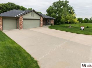 19802 Sterling Ct, Plattsmouth, NE 68048
