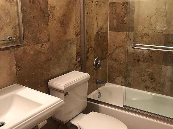 3rd image of 1470 N Dixie Hwy APT 16