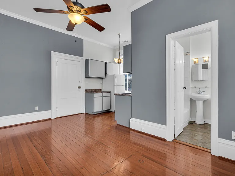 112 E Harris St — Photo 15