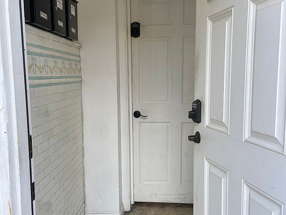 2nd image of 2627 Emerald St APT 2