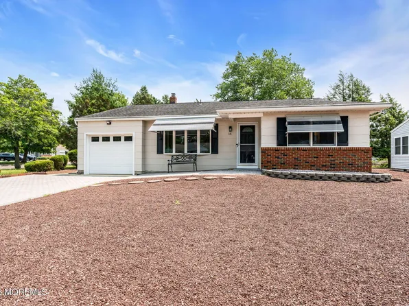 16 Whitaker Drive, Toms River, NJ 08757