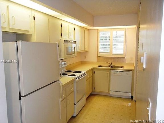 4th image of 2639 SE 20th Ct