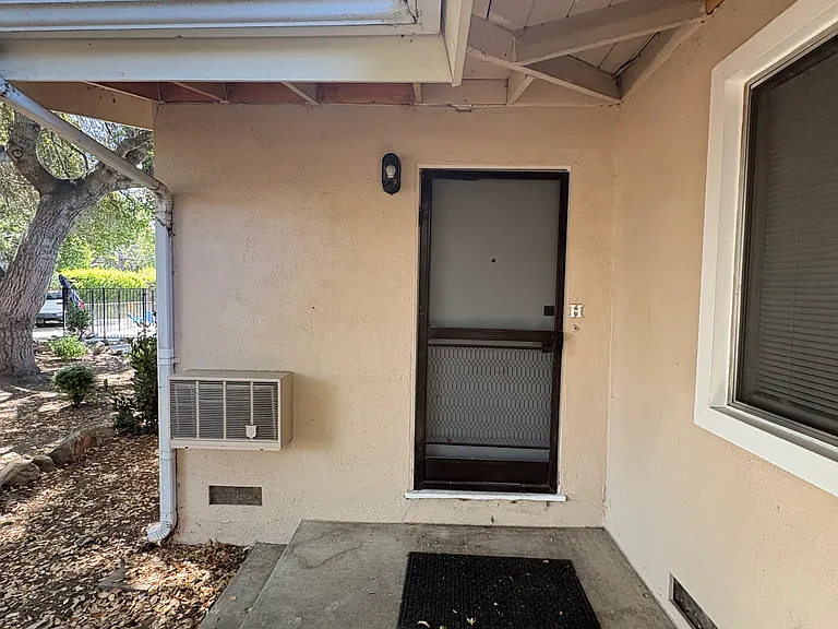601 Grand Ave #H — Photo 1