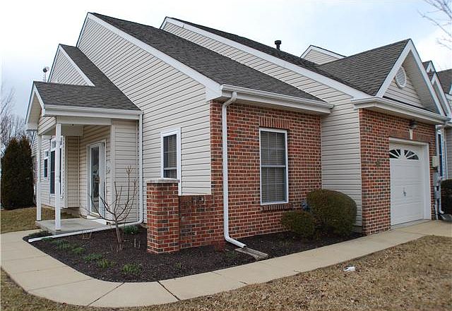 Outstanding Curb Appeal End Unit