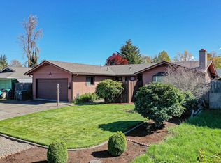 424 Coral Cir, Phoenix, OR 97535