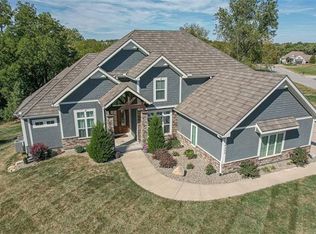 6220 NW Saddle Club Ct, Parkville, MO 64152