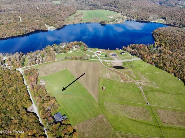 27 Mane St, Equinunk, PA 18417