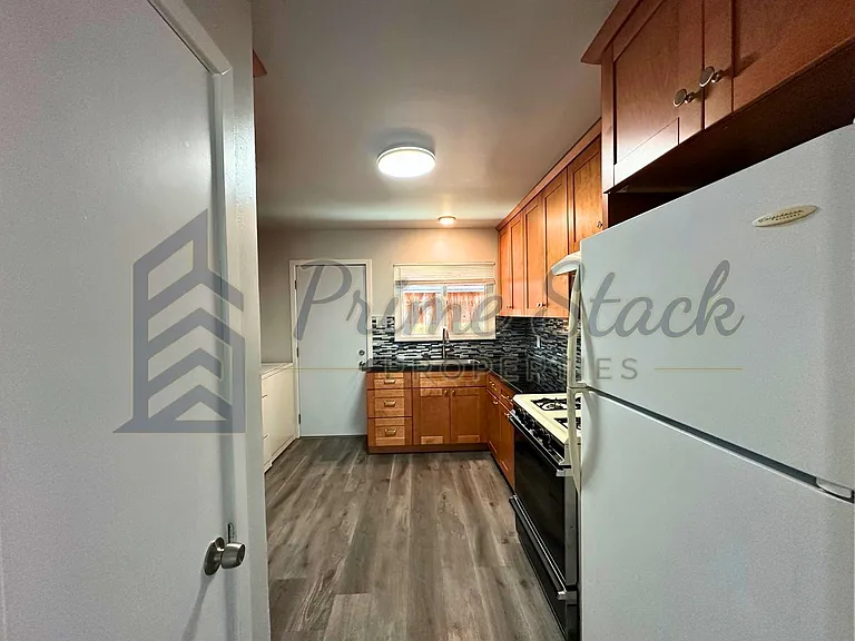 122 Asbury St — Photo 6