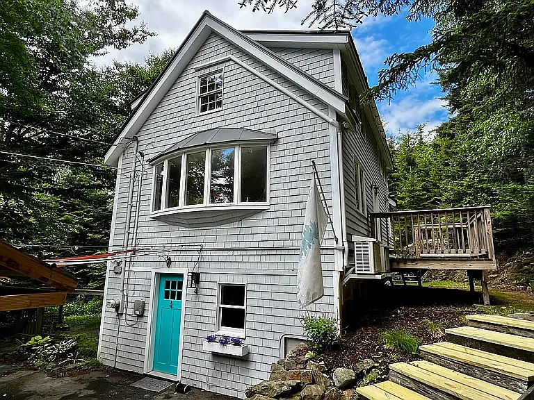 4 Stone Dr — Photo 1