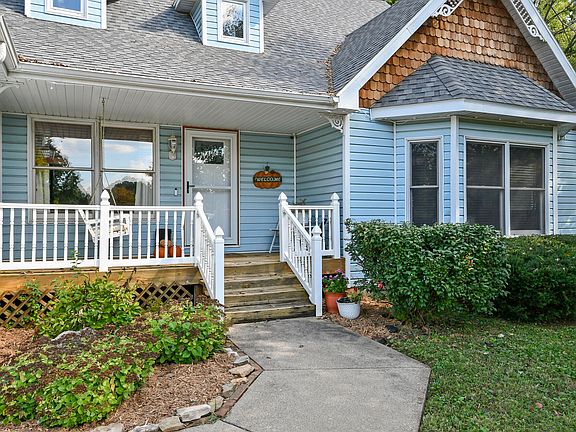 3rd image of 680 E Trakel Place
