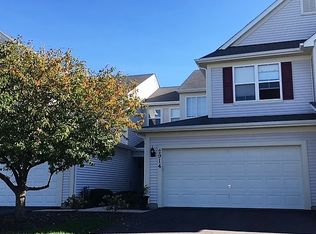 2914 Langston Cir #2914, St Charles, IL 60175