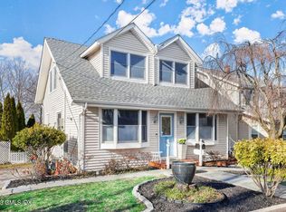 13 Prospect St W, Greenwich, CT 06830