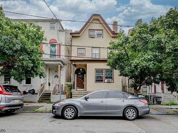 2nd image of 282 Ellison St