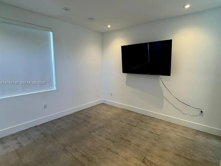 2947 SW 27th Ter #0 — Photo 9
