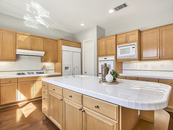 5th image of 1762 E Bolinger Cir