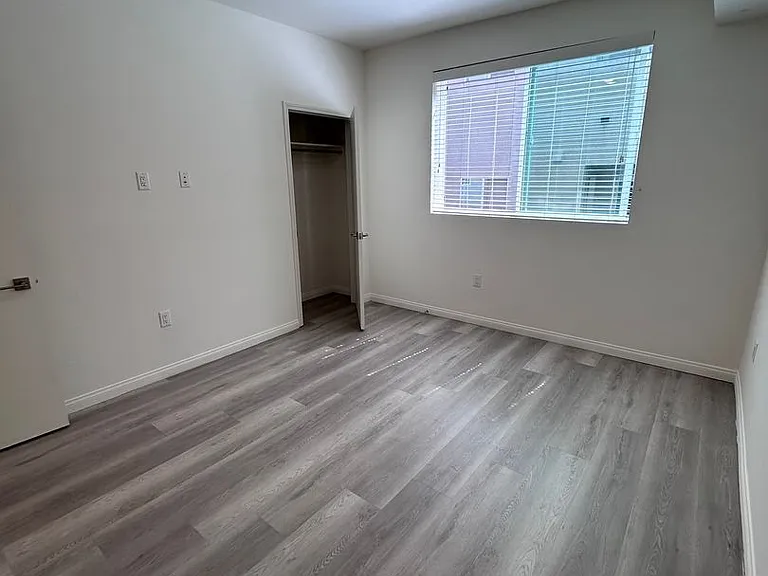 V on Victory Apartments — Photo 21