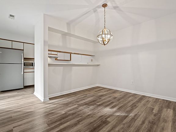 3rd image of 126 Springberry Ln #126