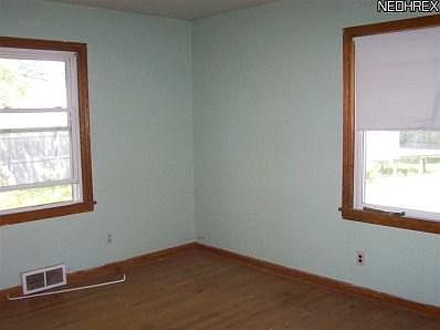 5th image of 2118 Russell Ave