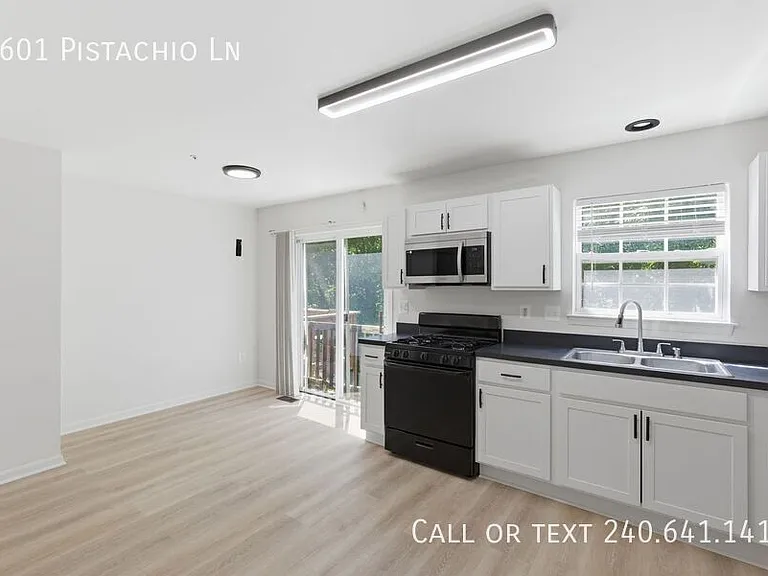 4601 Pistachio Ln — Photo 8