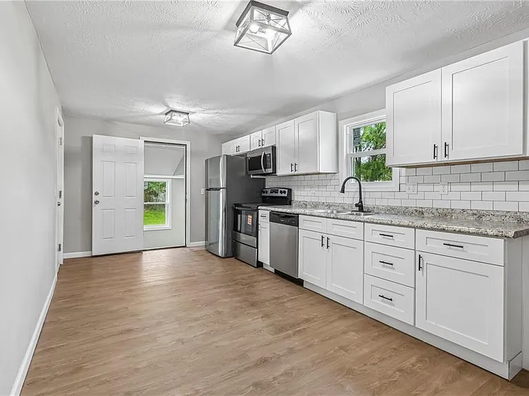 3535 Erin Ave — Photo 2
