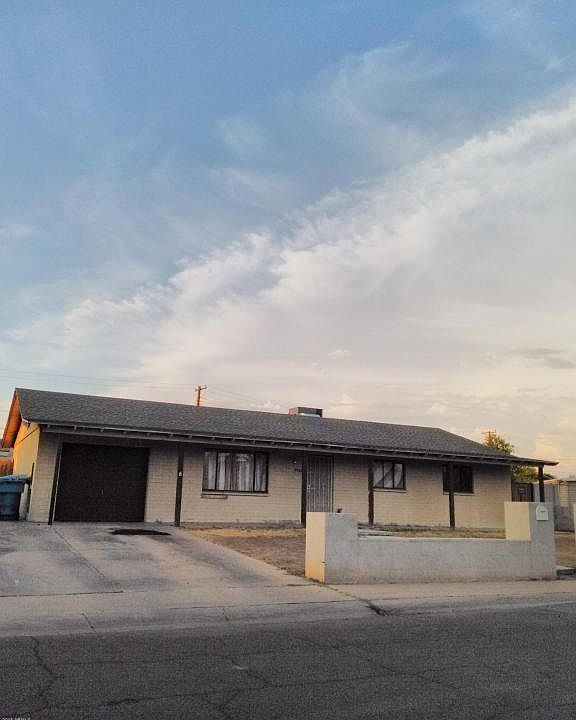 2nd image of 3329 N 40th Ave