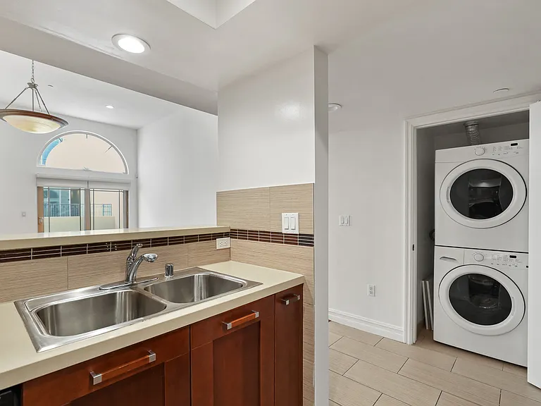 Open-Concept Kitchen and Dining Area