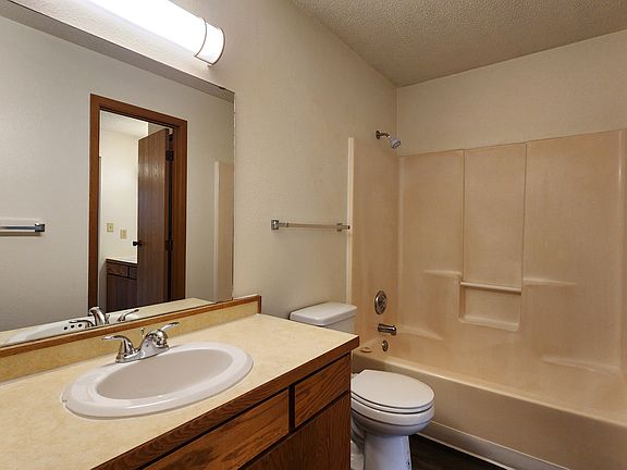 4th image of 3402 15th Ave S #106